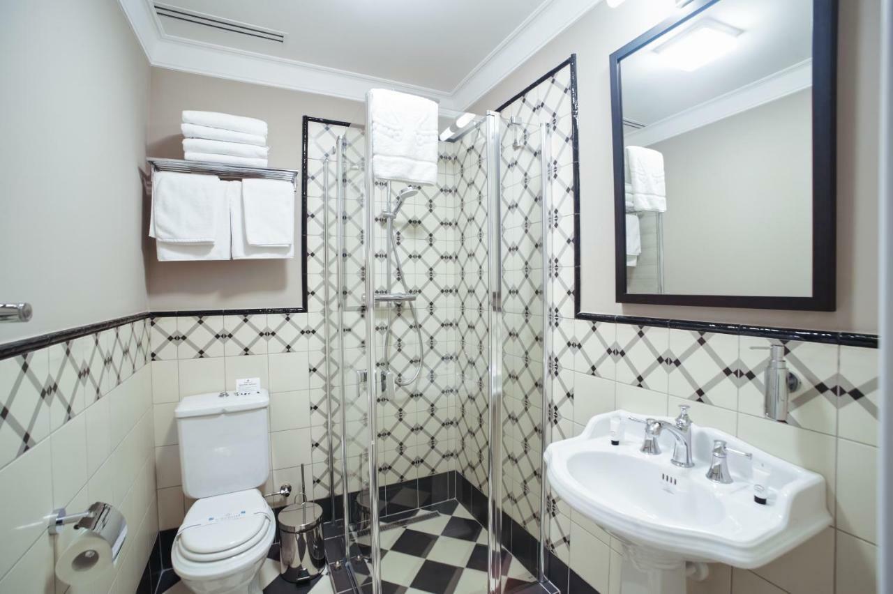 Sherlock Holmes Boutique Hotel Lviv Exterior photo