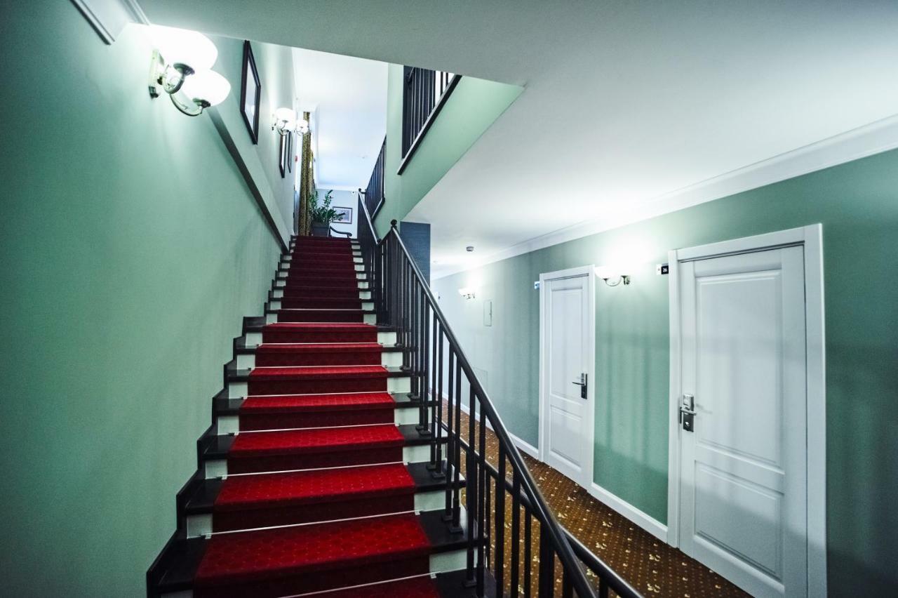 Sherlock Holmes Boutique Hotel Lviv Exterior photo