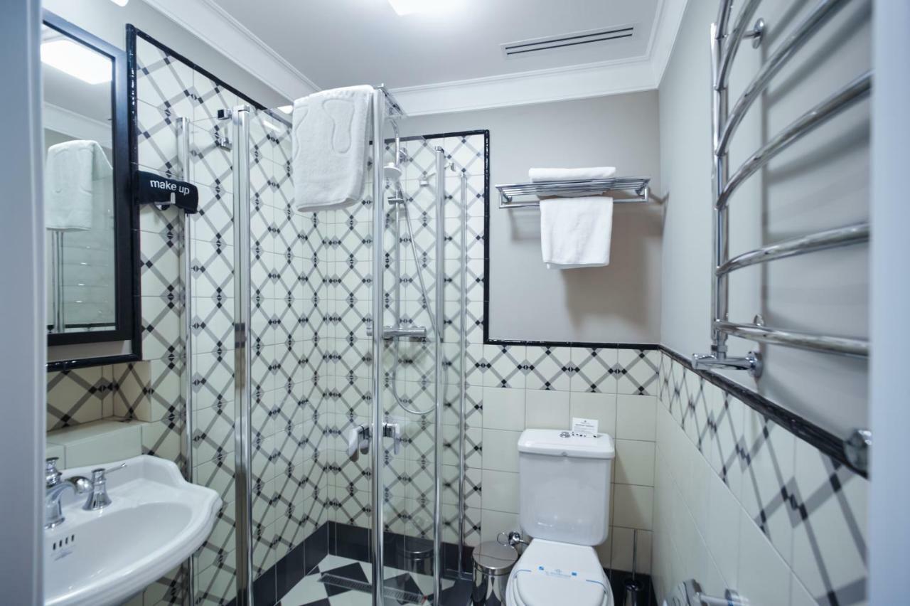 Sherlock Holmes Boutique Hotel Lviv Exterior photo