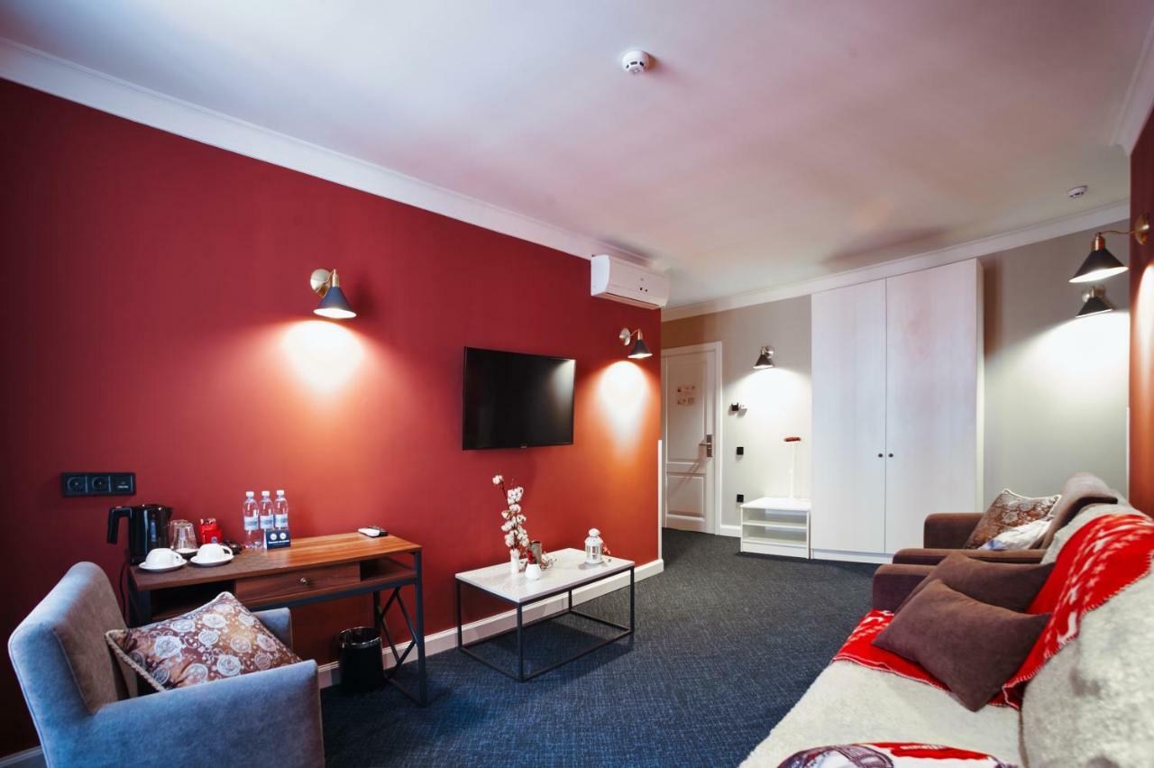 Sherlock Holmes Boutique Hotel Lviv Exterior photo