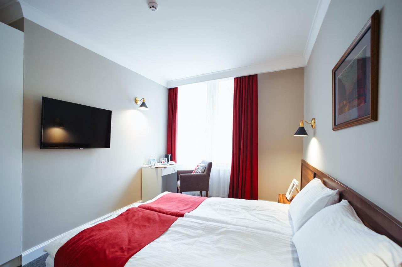 Sherlock Holmes Boutique Hotel Lviv Exterior photo