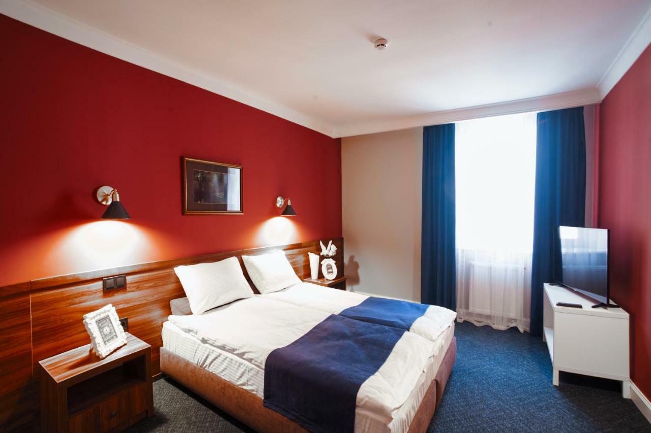 Sherlock Holmes Boutique Hotel Lviv Exterior photo