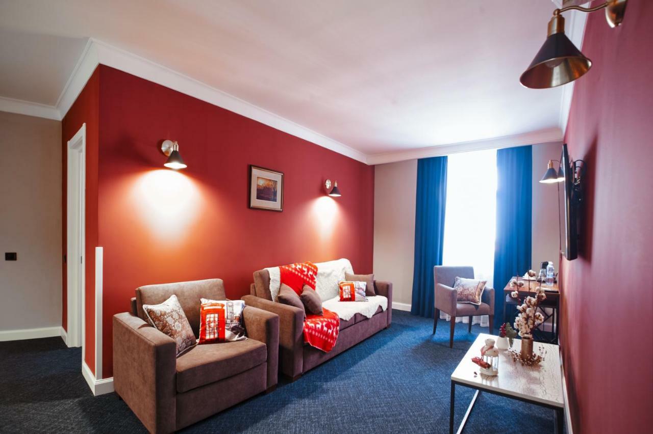 Sherlock Holmes Boutique Hotel Lviv Exterior photo