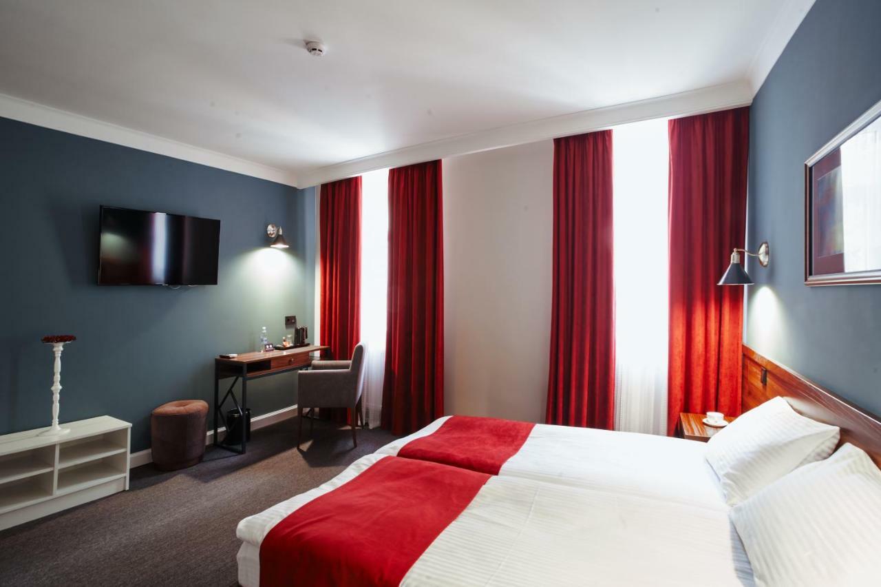 Sherlock Holmes Boutique Hotel Lviv Exterior photo