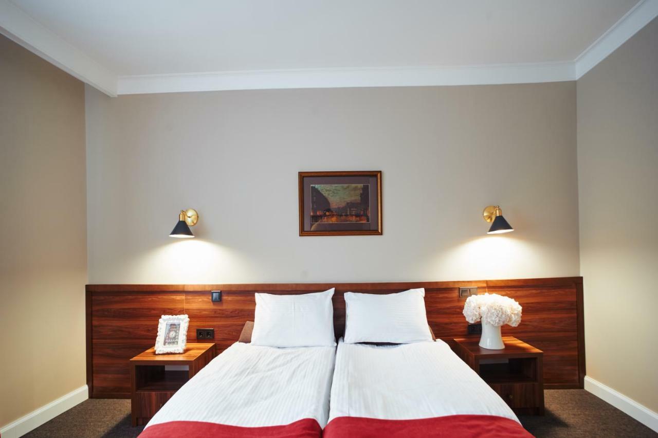 Sherlock Holmes Boutique Hotel Lviv Exterior photo