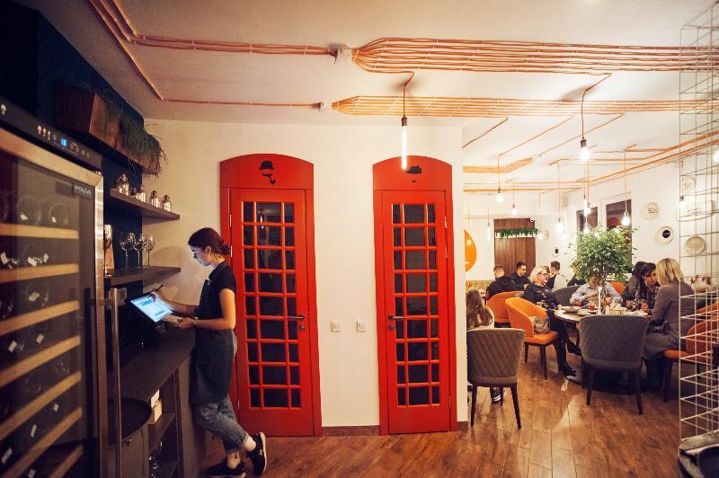 Sherlock Holmes Boutique Hotel Lviv Exterior photo