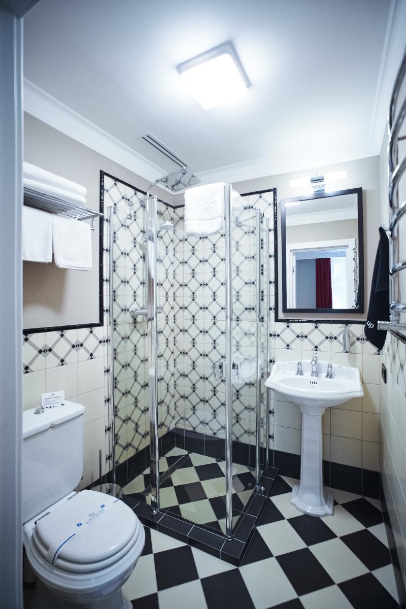 Sherlock Holmes Boutique Hotel Lviv Exterior photo