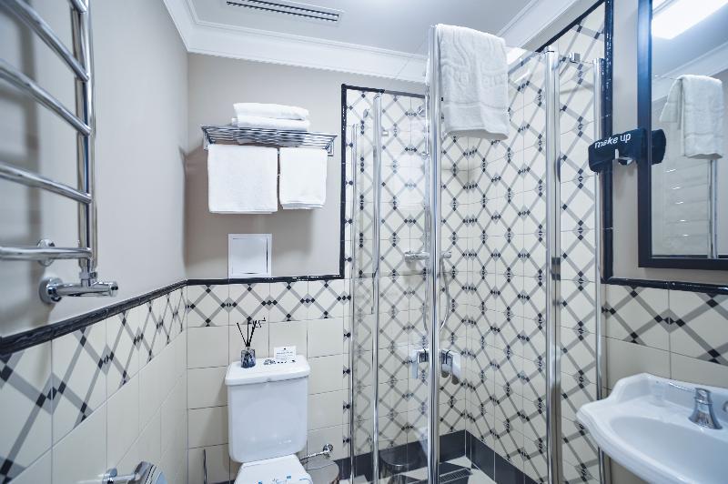Sherlock Holmes Boutique Hotel Lviv Exterior photo