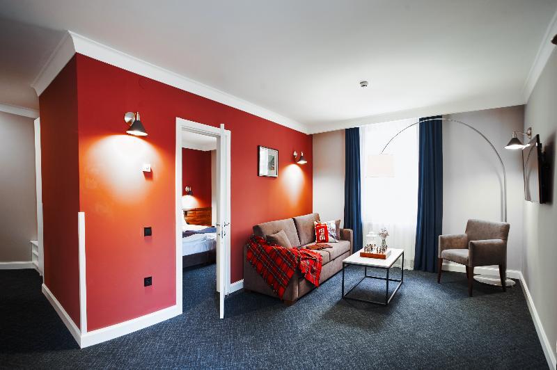 Sherlock Holmes Boutique Hotel Lviv Exterior photo