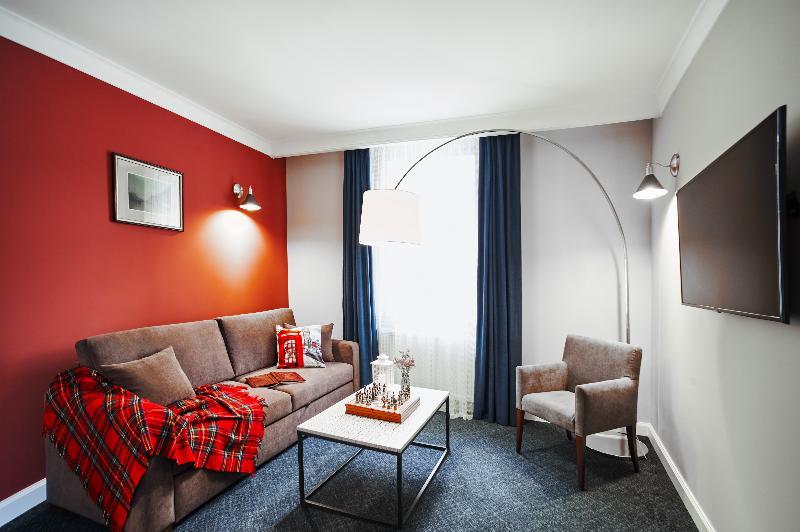 Sherlock Holmes Boutique Hotel Lviv Exterior photo